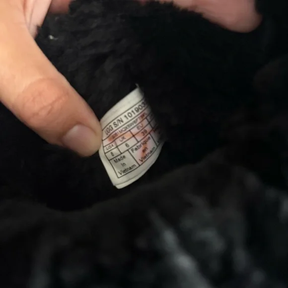 UGG Black Shearling Lined Footwear - Picture 4 of 5